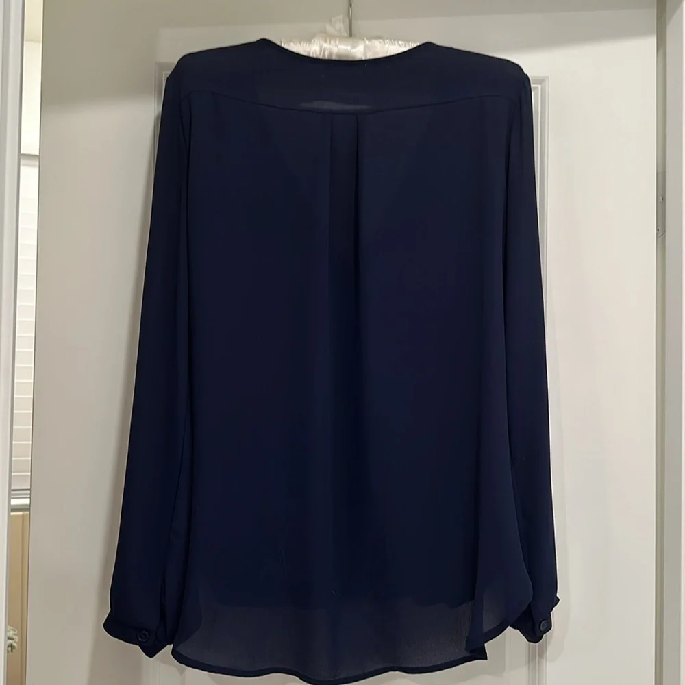 Lush 3/4 length sleeve top - Picture 2 of 3